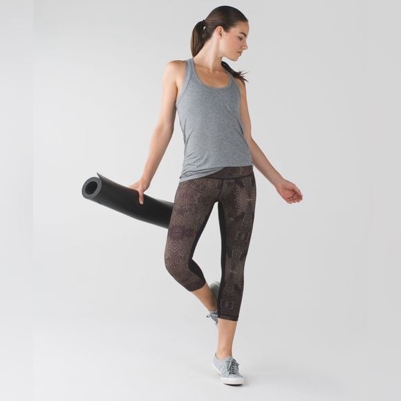 lululemon athletica Pants - Lululemon Wunder Under Crop II *Full-On Luon size 8